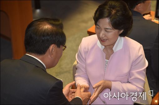 추미애號 출범 일주일…野性보다 '안정' 무게