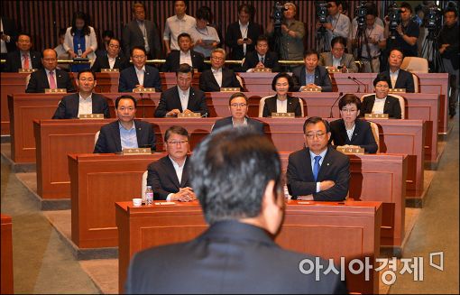 對野 투쟁에 나선 小與, 계파갈등 사라지고 단일대오…'시한부 제휴' 평가 