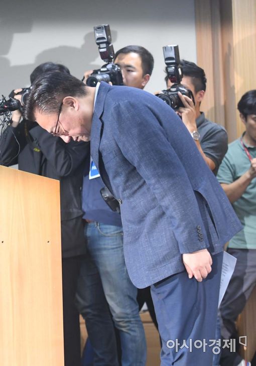 [포토]갤럭시노트7 결함에 고개 숙인 고동진 사장 