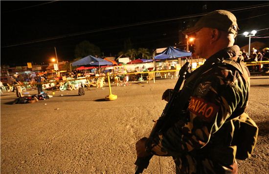 [포토] 계엄령 내려진 필리핀 폭발 사고 현장