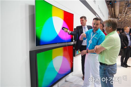 [이슈추적] 퀀텀닷·OLED…차세대 TV 10년 명운 걸고 격돌