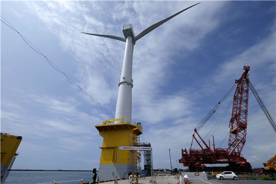 일본, 바다에 떠 있는 풍력발전소 시험 중