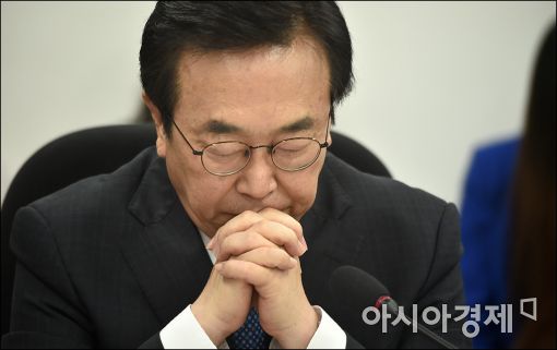 [포토]기도하는 심정으로 국회 찾은 서병수 시장