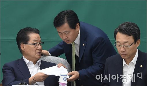 [포토]이야기하는 박지원·김관영