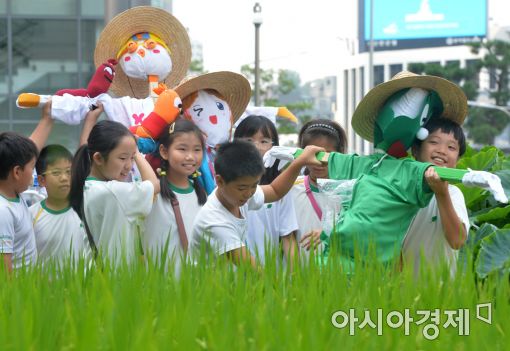 [포토]"만화 속 캐릭터와 함께 우리 농산물 지켜요"