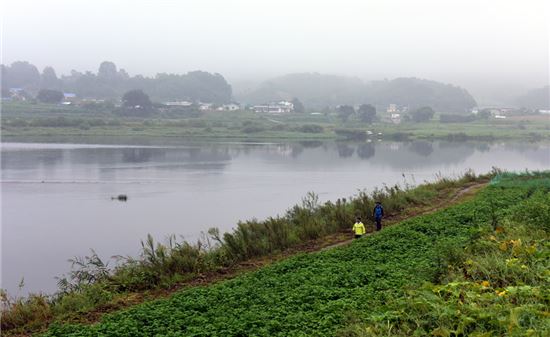 [여행만리]그림같은 풍경 속 같이 걷자고…길이 말을 건다　