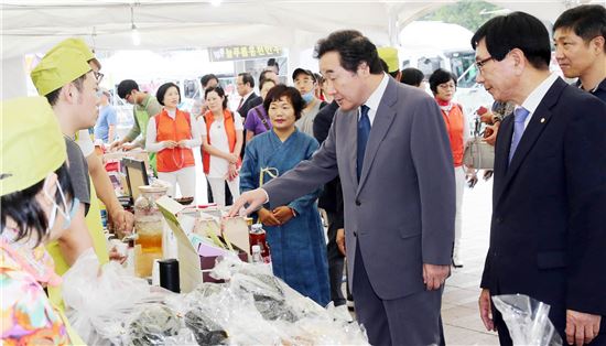 [포토]이낙연 전남지사,‘2016 추석절 농수산물 서울장터’ 참석