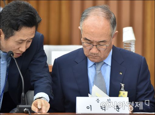 [포토]이덕훈 수출입은행장, '서별관 청문회' 증인 출석