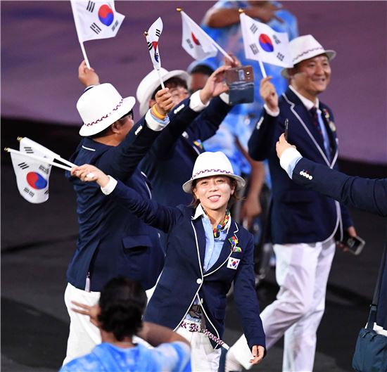 [포토]패럴림픽 개막식 '태극기 휘날리며'