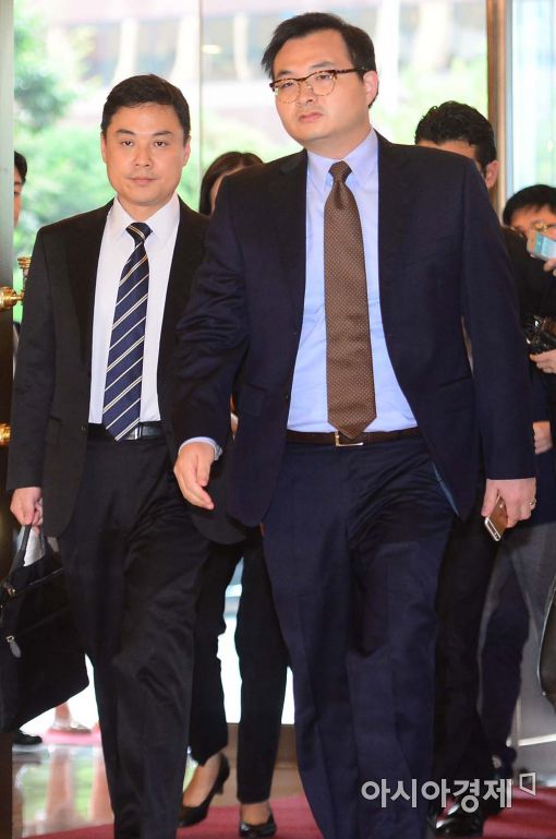 [포토]탈세·배임의혹 신격호 회장, 방문 조사 