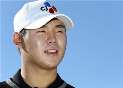 김시우가 PGA투어로부터 신인상 자격을 인정받아 강력한 수상 후보로 떠올랐다.