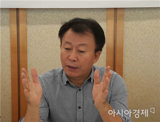 이계영 화승엔터프라이즈 대표가 9일 오후 서울 여의도에서 열린 기자간담회에서 상장에 대한 포부를 밝히고 있다. (사진=권성회 기자)