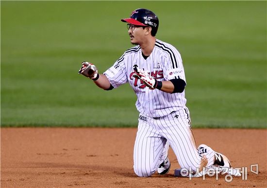 [포토]박용택, '합의판정을 요구해보지만…'