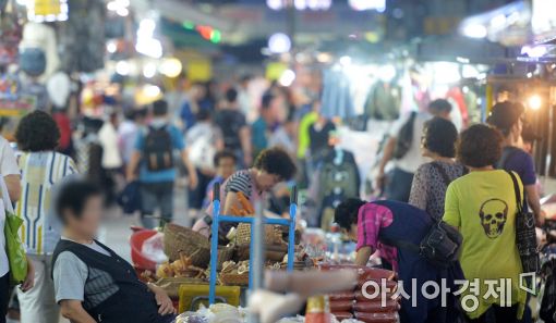 [포토]밤까지 이어지는 추석준비