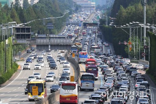 개천절 연휴 기간, 고속도로 교통량 증가…10월 1일 서울~부산 7시간 넘게 걸릴 듯