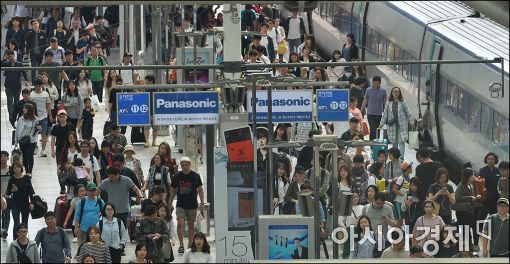 [포토]북적이는 서울역