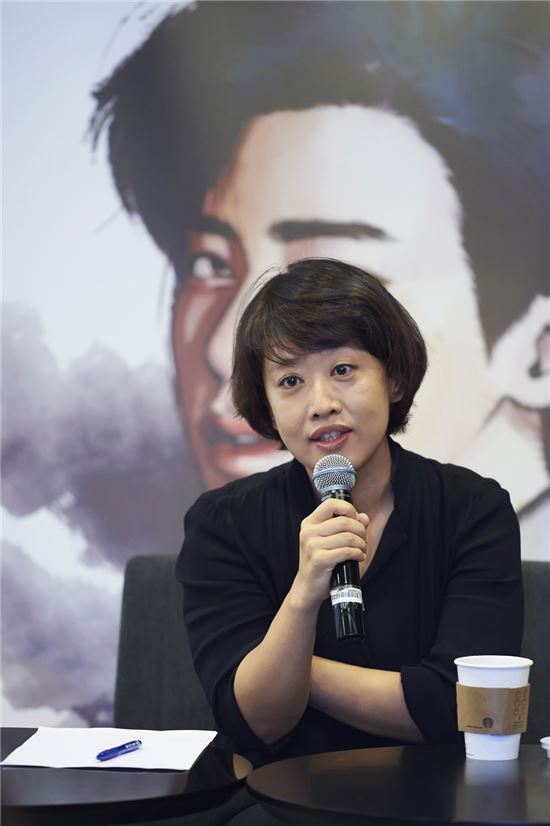 'W' 송재정 작가, 한효주 연기력 논란에 "빚 진 기분, 미안하다"