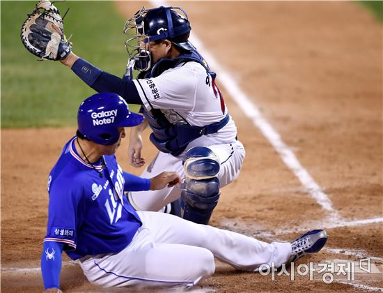 [포토]이승엽, '홈 터치가 더 빨랐어'