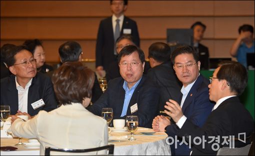 [포토]기업인 만나는 성영훈 국민권익위원장