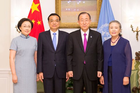 반기문 유엔 사무총장(오른쪽 두번째)이 19일(현지시간) 리커창 중국 국무원 총리(왼쪽 두번쨰)를 관저로 초청해 만찬을 함께 했다.<사진 출처=신화사>