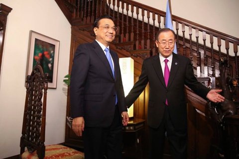 반기문 유엔 사무총장(오른쪽 두번째)이 19일(현지시간) 리커창 중국 국무원 총리(왼쪽 두번쨰)를 관저로 초청해 만찬을 함께 했다.<사진 출처=신화사>