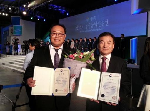 21일 서울 삼성동 코엑스에서 열린 '제17회 중소기업기술혁신대전'에서 인천 정석항공과학고등학교가 기술인재분야 교육부장관 표창을 수상했다.