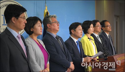 [포토]더민주 민주주의회복TF, "미르-K재단 의혹은 권력형 비리"