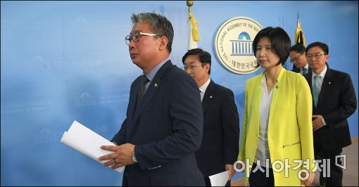 [포토]더민주 민주주의회복TF, "미르-K재단 의혹은 권력형 비리"