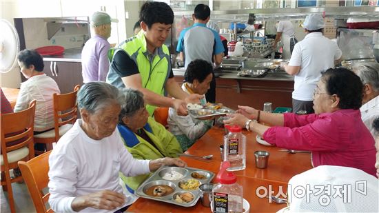 영광우체국 ‘노인복지센터 찾아 사랑의 배식봉사’