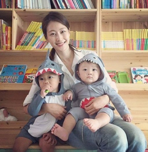 모델 이현이, 아들 윤서와 “파인애플 대박이 형아 만났어요”