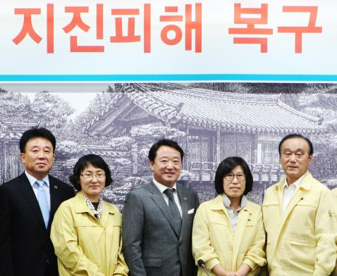 '경주 찾은' 이웅열 코오롱 회장, 지진 피해복구에 5억 지원