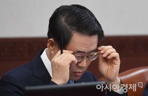 [포토]심각한 표정의 김재수 장관 