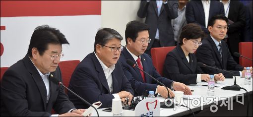 [포토]발언하는 조원진 비대위원장