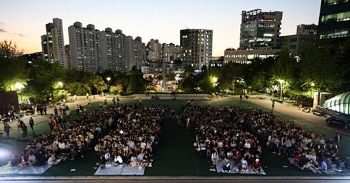 지난 19일 서울 대흥동 서강대학교 캠퍼스에서 열린 임시 전체학생총회에 약 1000명의 재학생들이 참석했다.