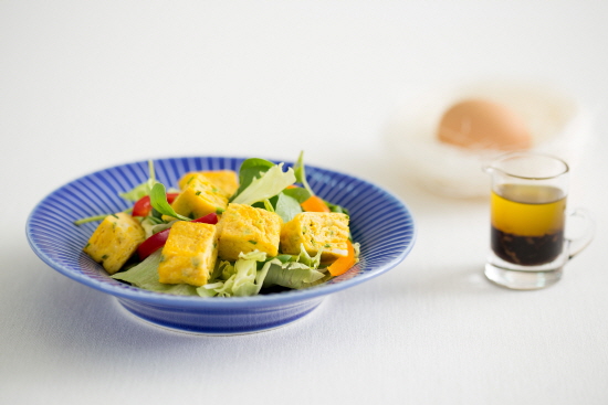 [혼자 먹는 밥]간단하지만 균형 잡힌 영양 혼밥, 달걀말이 샐러드