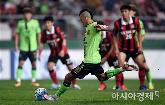 [포토]전북 레오나르도, '페널티킥 선제골'