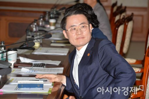 [포토]밝은 표정의 김재수 장관