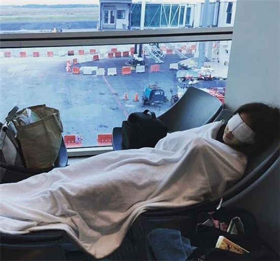 ‘공항 가는 길’ 장희진, 공항에서 이불 덮고 자는…흔한 여배우의 삶?