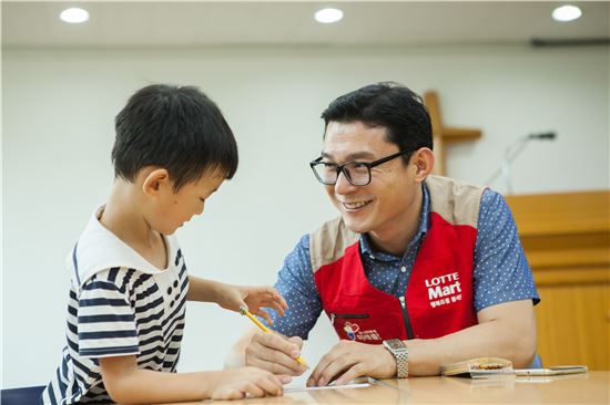 롯데마트 샤롯데 봉사단, 꿈나무 독서 지도 나서 