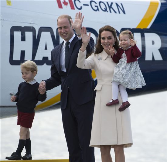 [포토]캐나다 떠나는 英 왕세손 가족…"즐거웠어요"