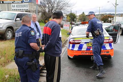 호주, 경찰관에게 침 뱉으면 최대 징역 14년형 법안 마련 중