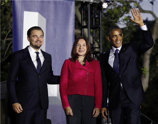 ▲나란히 서 있는 배우 리어나도 디캐프리오(왼쪽)와 버락 오바마 미국 대통령(오른쪽). (AP =연합뉴스)