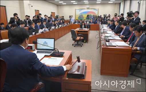 [포토]일주일만에 열리는 정무위원회 국정감사