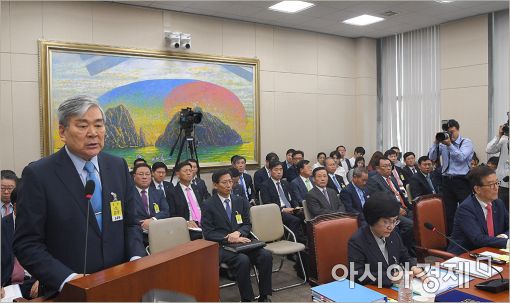 [포토]답변하는 조양호 회장