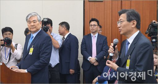[포토]답변 지켜보는 조양호 회장