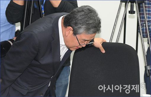 [포토]고윤화 기상청장, 태풍 '차바' 관련 긴급 당정 참석