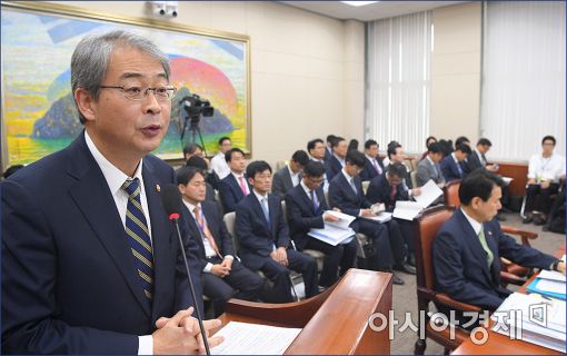 [포토]업무보고하는 임종룡 금융위원장