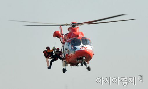 [포토]'헬기 구조'