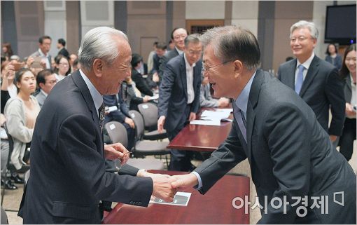 文 "국민성장, 경제민주화 포함하는 종합 담론"
