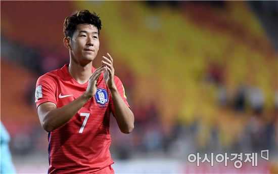 손흥민, AFC 올해의 국제선수상 최종 후보 선정